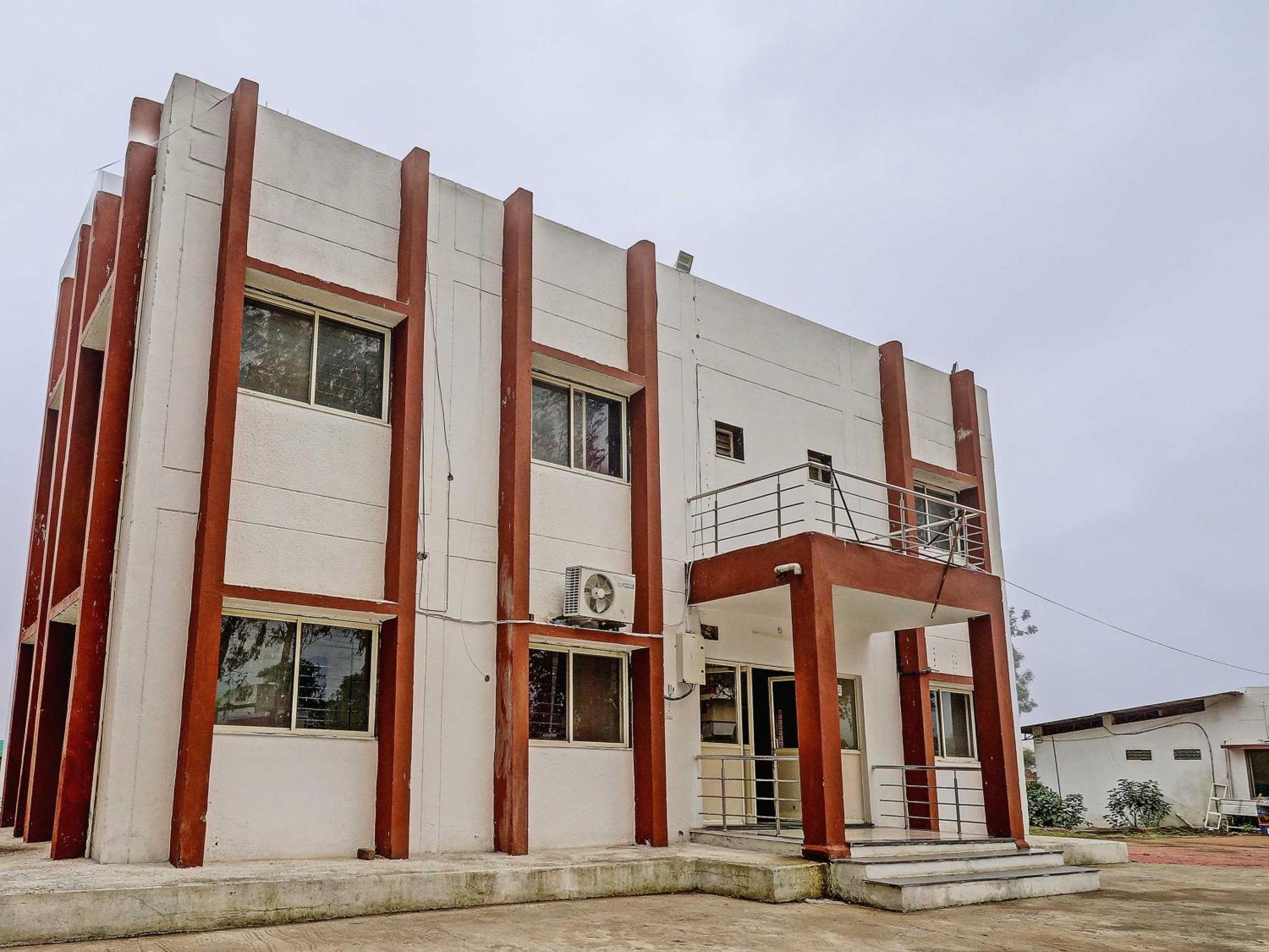Super Hotel O Midway Treat Dhār المظهر الخارجي الصورة