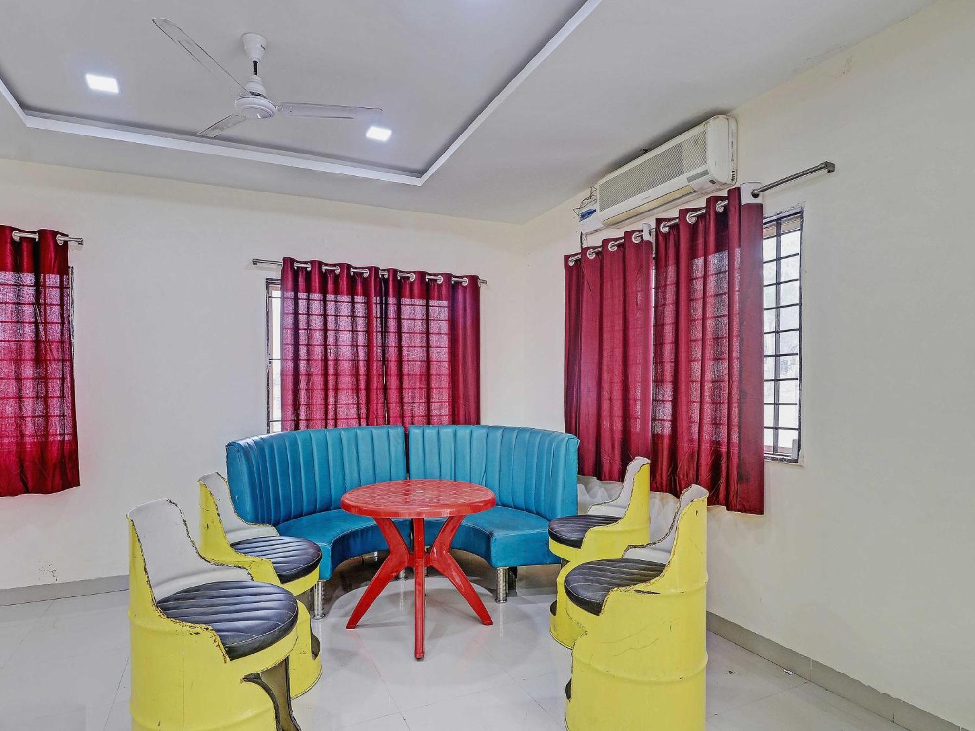 Super Hotel O Midway Treat Dhār المظهر الخارجي الصورة